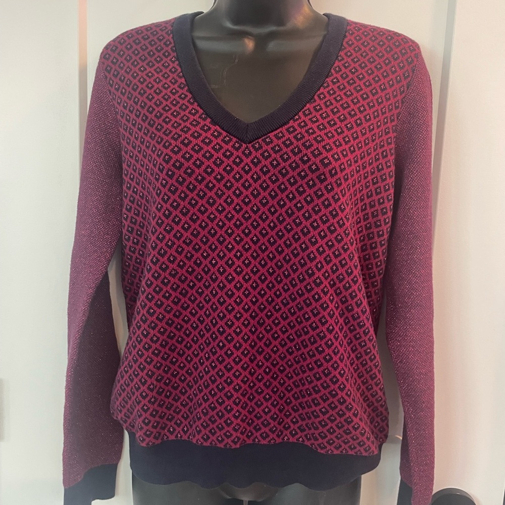 Tommy Hilfiger womens size medium Burgundy & Black Knit sweater has a sparkle